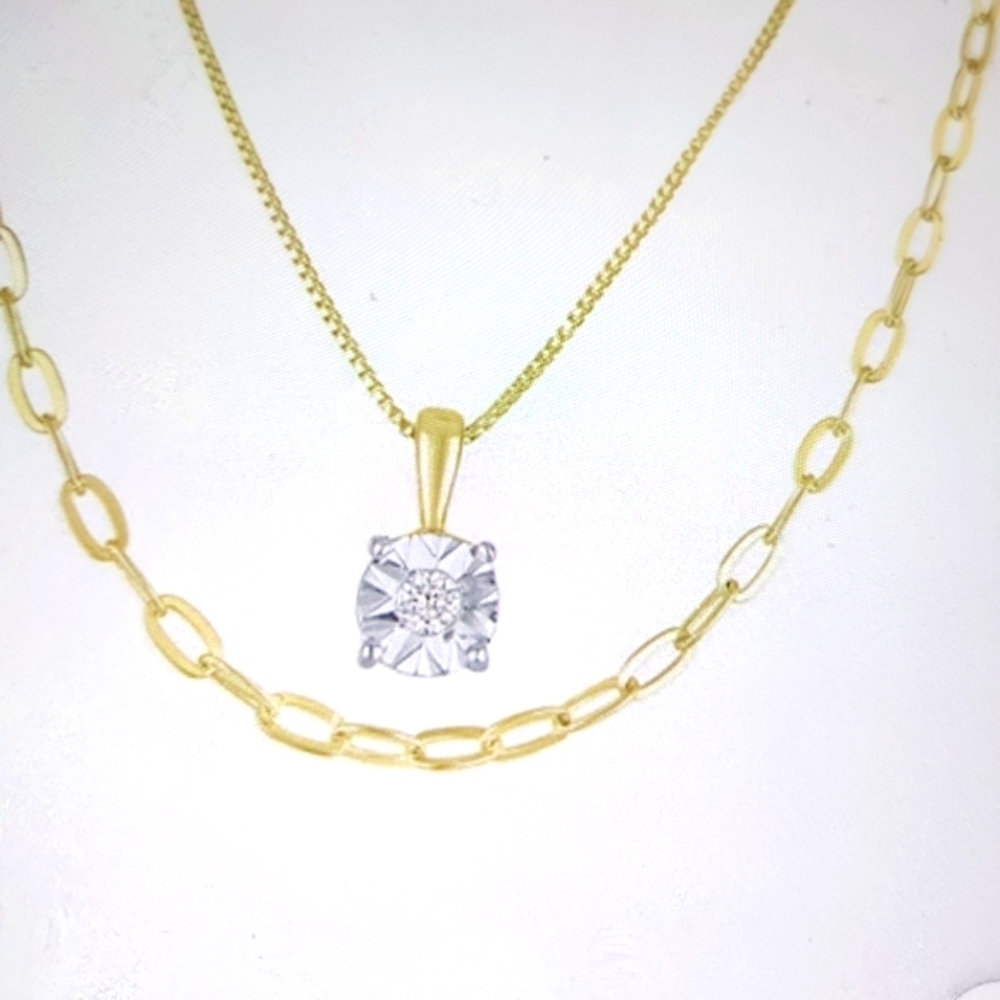 Gold and Silver Necklace Set with Dazzling Pendant and Chain Link Design.